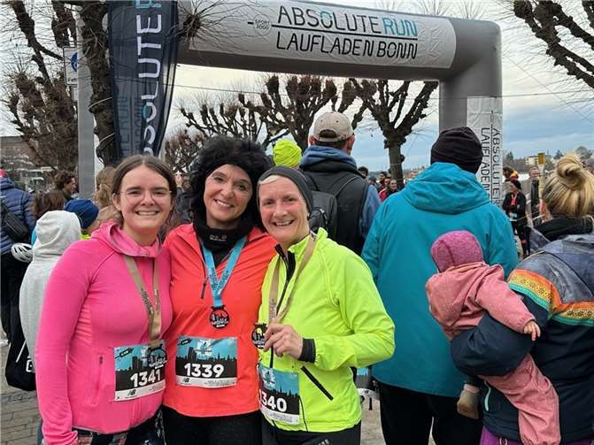 Sportlich beendet haben das Jahr Verena Stüber, Sonja Nannen und Peggy Stüber (v. links) vom VfL Waldbreitbach.  Foto: Peggy Stüber