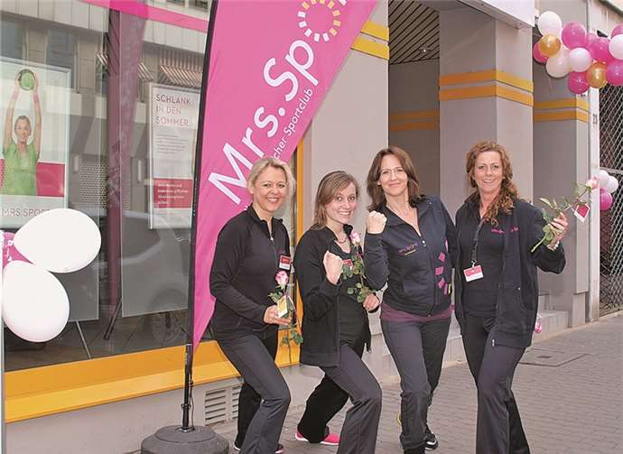 Sportlich gut drauf sind die Mädels um Clubmanagerin Britta Fries (links) im Mrs.Sporty-Club in Koblenz sowieso, doch auch der Spaß kommt beim Training nicht zu kurz.US