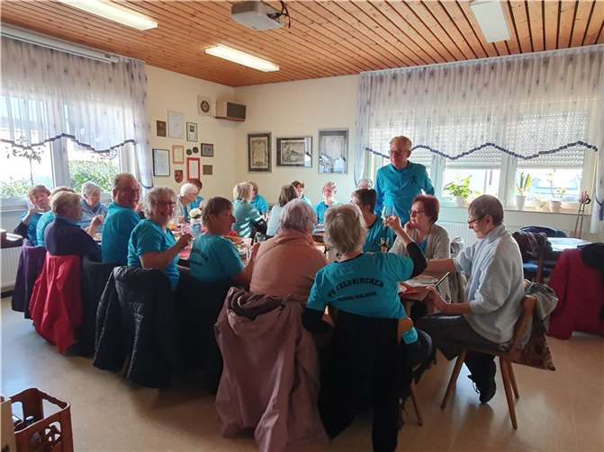 Sportliche Ehrungen: Anerkennung für langjährige Teilnehmer der Nordic Walking Gruppe. Foto: privat