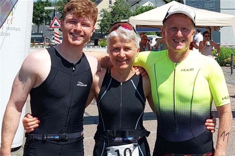 Sportliche Familie Hauser-Mauel für LT Puderbach in Dreikirchen erfolgreich. v.l.n.r.: Florian Hauser 1. TM25, Birgit Hauser 1. W60 und Christoph Mauel 6.M55