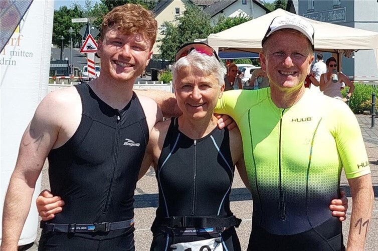 Sportliche Familie Hauser-Mauel für LT Puderbach in Dreikirchen erfolgreich. v.l.n.r.: Florian Hauser 1. TM25, Birgit Hauser 1. W60 und Christoph Mauel 6.M55