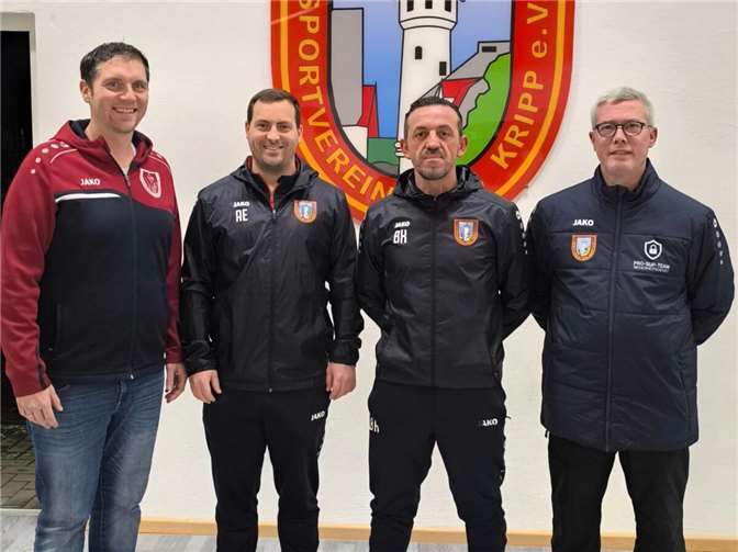 Sportlicher Leiter Andreas Beyer mit dem neuen Trainergespann: Alexander Ehlen, Besnik Krasniqi und Bernhard Dünnebier (v.l.).  Foto: SV Kripp