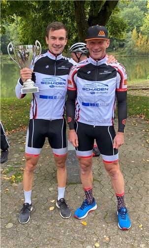 Sportwart Robert Marquet (r.) mit den Siegern David Simon...  Fotos: privat