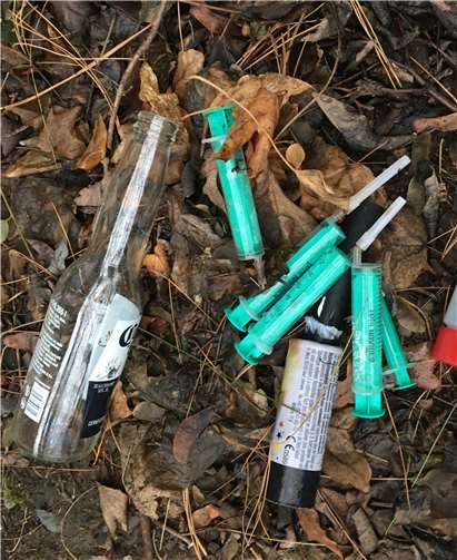 Spritzenfunde am Bolzplatz Pfaffendorfer Brücke.Foto: privat