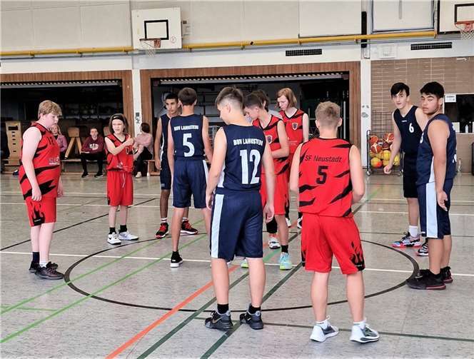 Sprungball, alles wartet auf den Schiedsrichter. Foto: BBV