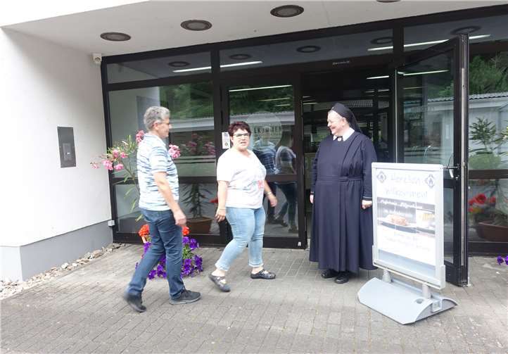 Sr. Maria Margarita lädt ins Pilgerhaus ein.Quelle: Pilgerzentrale Schönstatt