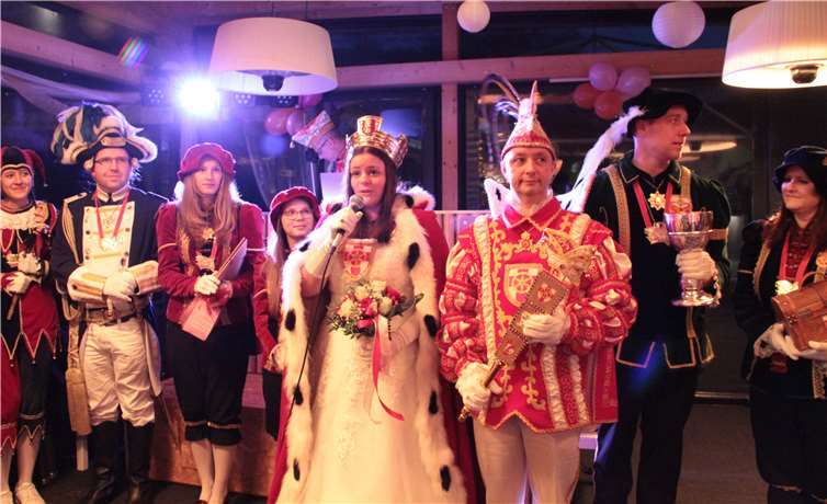 Karnevalistische Brücken zwischen Lahn, Rhein und Mosel geschlagen Sr. Prinz Michael V. vom Elferratsschloss mit der liebreizenden Lahno-Rhenania Linda I. mit Gefolge des CCO-Lahnstein.