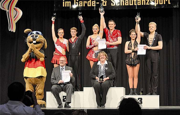 St. Katharinen. Bei der Deutschen Meisterschaft im Garde- und Schautanzsport in Essenbach bei Landshut ernteten die Tänzerinnen und Tänzer des TC Blau-Weiß St. Katharinen wieder einmal tolle Erfolge.privat