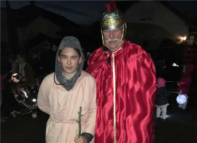 St. Martin Lothar Ziegler mit dem armen „Mann“ Lienus Baumeister. privat