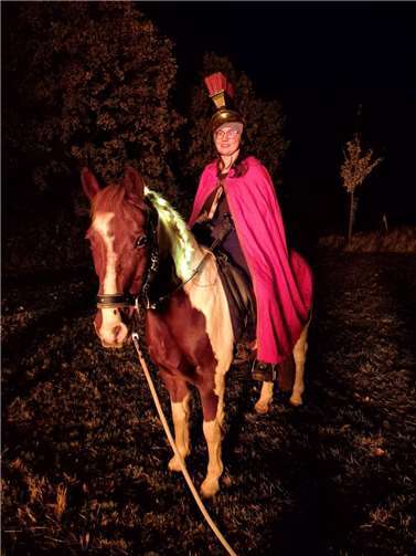 St. Martin Tyra Steidl aus Mertloch mit ihrem „Gino“.  Fotos: privat