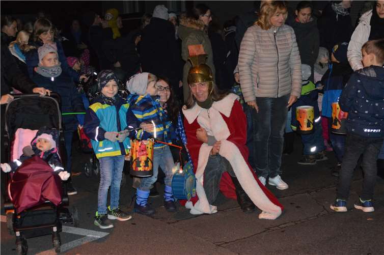St. Martin begleitete den Martinszug zu Fuß.Fotos: AB
