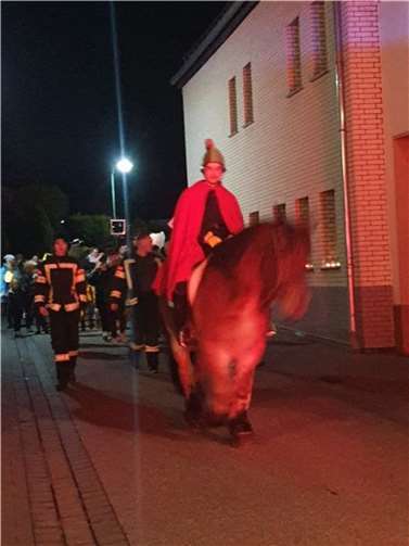 St. Martin hoch zu Ross in den Straßen von Oedingen.