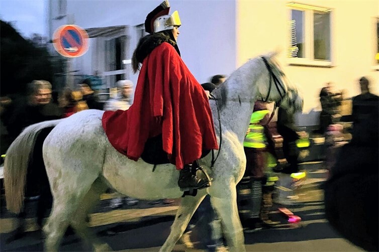St. Martin reitet durch Ließem
