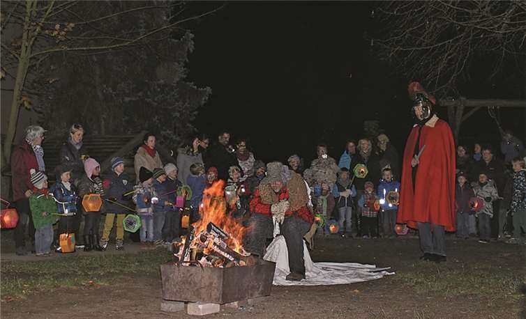 St. Martin und der Bettler bei der Aufführung der Martinslegende. privat
