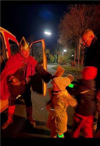 St. Martin verteilte Weckmänner in Bruchhausen.Foto: privat