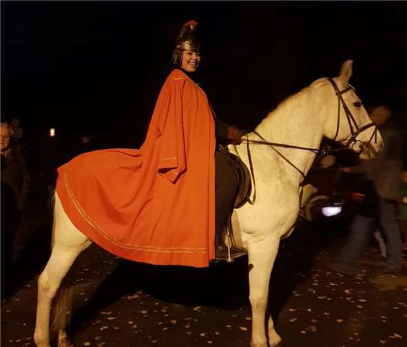 St. Martin zog hoch zu Ross an der Spitze des Zuges. Oben angekommen hielt er jedoch verständlicherweise etwas Abstand zum Geschehen.Christian Schipplock