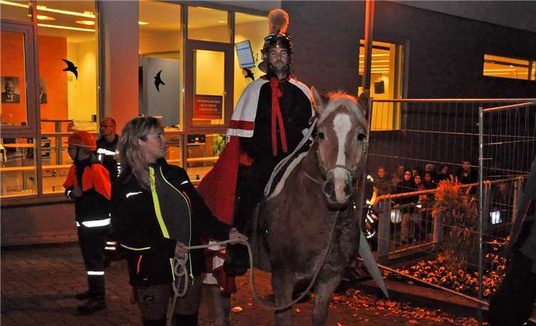 St. Martin zu Pferde führte den Zug an.-JL-