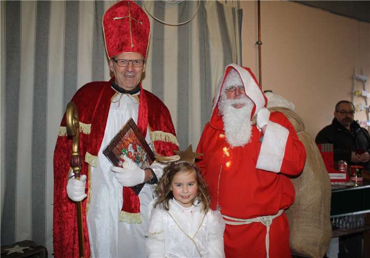 St. Nikolaus, Santa Claus und das Christkind machten ihre viel beachtete Aufwartung beim weihnachtlichen Brausefest. TE