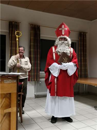 St. Nikolaus beim Besuch im Obermendiger Pfarrheim.  Foto: privat