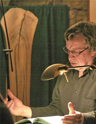 Staatsschauspieler Albrecht Goette liest im Gewölbe.privat