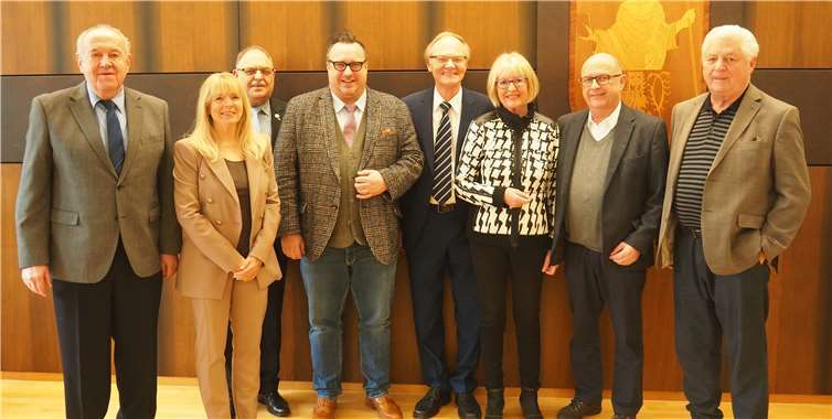Staatssekretär Andy Becht (4.v.l.) besuchte in Begleitung des FDP-Stadtverbandes das Bendorfer Rathaus. Foto: privat