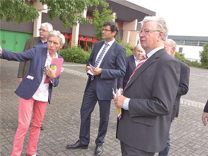 Staatssekretär Barbaro machte sich vor Ort selbst ein Bild vom Stand der Bauarbeiten. LBB