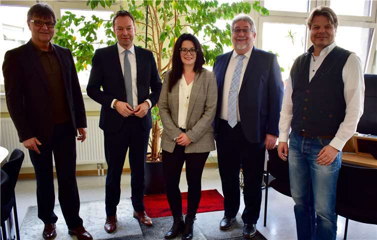 Staatssekretär Dr. Alexander Wilhelm (2.v.l.) informiert sich in einem Arbeitstreffen über die Arbeit des Jobcenters Landkreis Mayen-Koblenz.Foto: privat