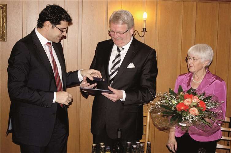 Staatssekretär Salvatore Barbaro überreichte Heinz-Dieter Korf die Verdienstmedaille des Landes. DL