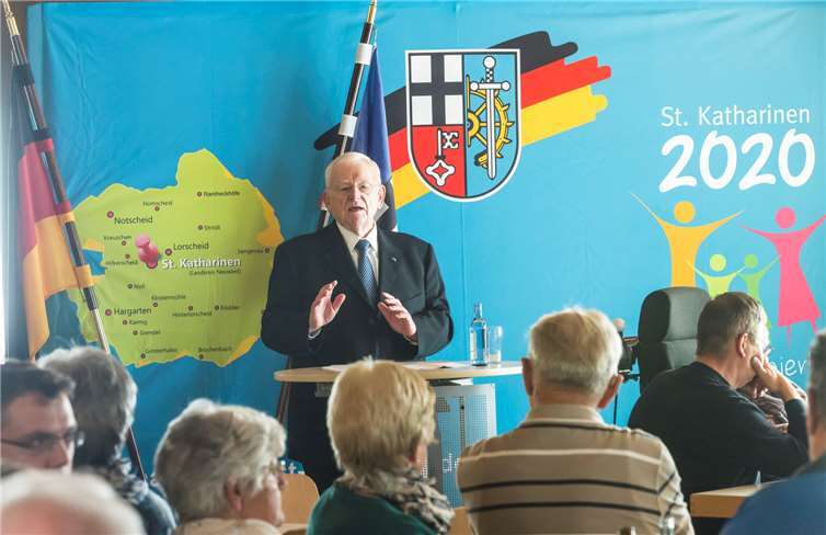 Staatssekretär a.D. Friedhelm Ost ließ die Geschichte der Wiedervereinigung in seiner Festrede Revue passieren. Heinz Werner Lamberz