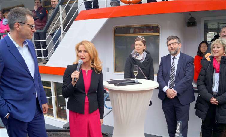 Staatssekretärin Heike Raab wünschte der Crew allzeit gute Fahrt.Fotos: TT