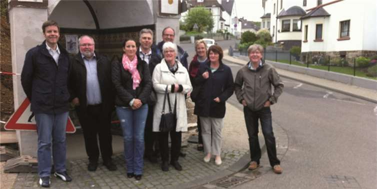 Stadtbegehung in Adenau der CDU-Kandidaten für die anstehende Kommunalwahl unter Führung von Stadtbürgermeister Arnold Hoffmann (4.v.r.). privat