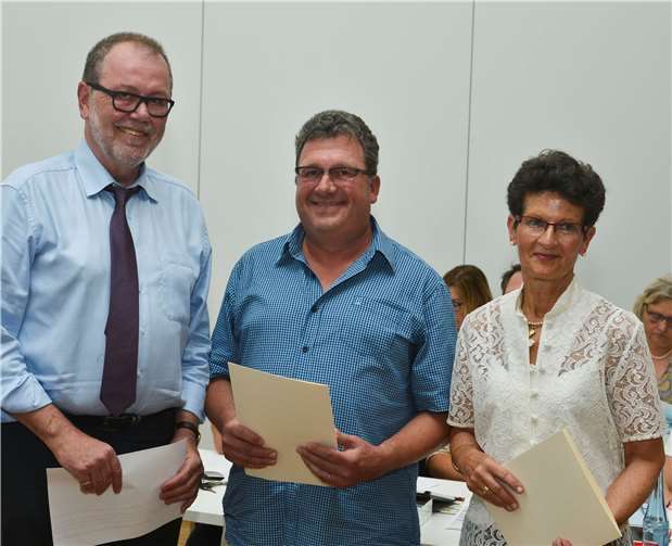 Stadtbügermeister Heitmann mit der neuen 1. Beigeordneten Anita Herr (CDU) und dem 3. Beigeordneten Andreas Wandow (Bündns90/Die Grünen). Fotos: TFR