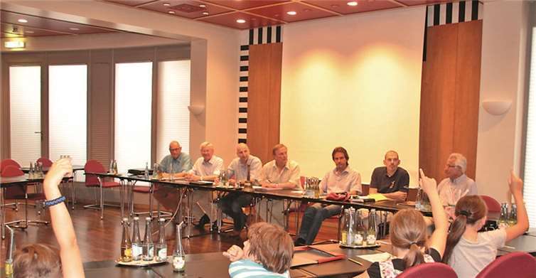 Stadtbürgermeister, Beigeordnete, Vertreter der Fraktionen und der Verwaltung standen den Kindern Rede und Antwort.