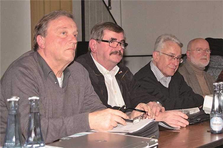 Stadtbürgermeister Gerd Jung und seine Beigeordneten waren bei der Stadtratssitzung anwesend.AND