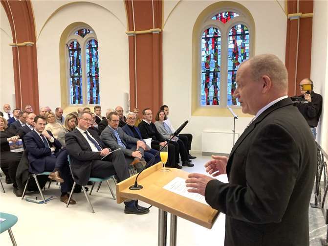 Stadtbürgermeister Gerd Klasen konnte zur Eröffnung auch Ministerpräsident Alexander Schweitzer sowie den ehemaligen Innenminister Roger Lewentz begrüßen.