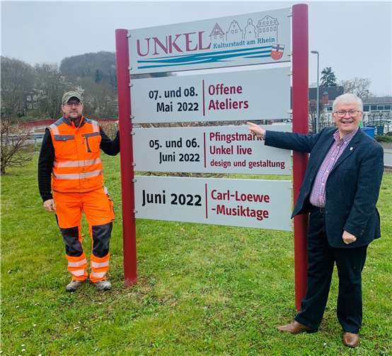 Stadtbürgermeister Gerhard Hausen und Bauhofleiter Frank Jax wissen, dass die Kulturstadt am Rhein auch bei ihren Veranstaltungen Gutes im Schilde führt. Foto: Kulturstadt Unkel / Thomas Herschbach