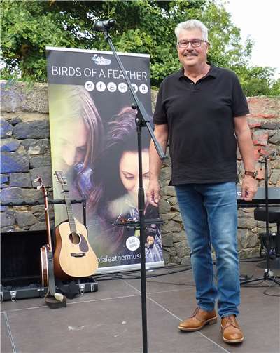 Stadtbürgermeister Hans Peter Ammel hieß das sympathische Duo herzlich willkommen und kündigte den Besuchern einen vielversprechenden Abend an.