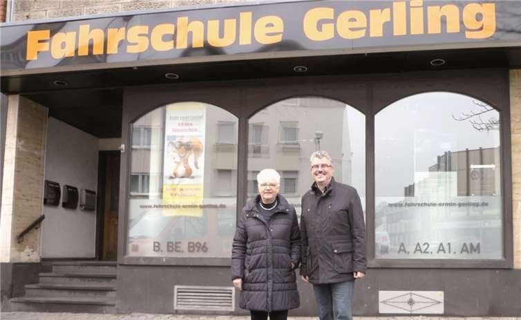 Stadtbürgermeister Hans Peter Ammel konnte Frau Käte Meyer-Schaar jetzt eine freudige Botschaft überbringen. privat