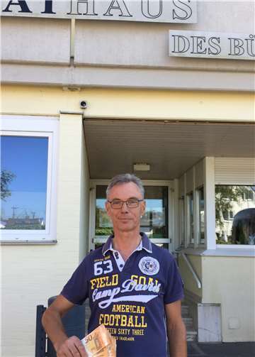 Stadtbürgermeister Udo Heuser freut sich über die Fördermittel: „2000 Euro stehen in Bad Breisig als Unterstützung für solche Initiativen zur Verfügung, die sich in den ersten Wochen der Pandemie als Helfer für Ihre Mitmenschen eingesetzt haben“. Foto: KMI