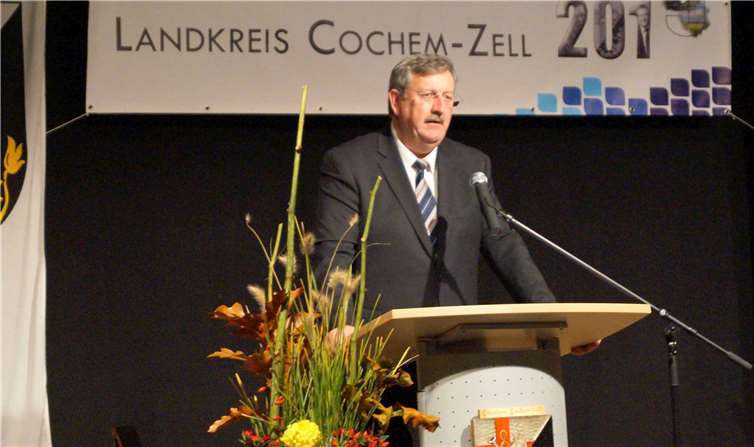 Stadtbürgermeister Walter Schmitz hieß als Hausherrdie ganze kommunale Familie willkommen. Foto: TT