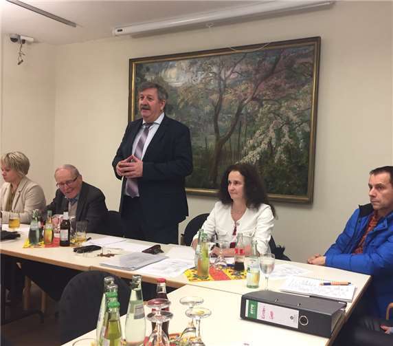 Stadtbürgermeister Walter Schmitz hieß die Vereinsvertreter zur Veranstaltungsterminierung im Kapuzinerkloster willkommen.Fotos: TE