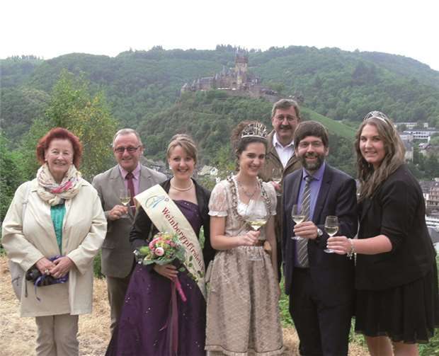 Stadtbürgermeister Wolfgang Lambertz eröffnete zusammen mit den amtierenden Cochemer Majestäten das 6. Weinlagenfest.  TE