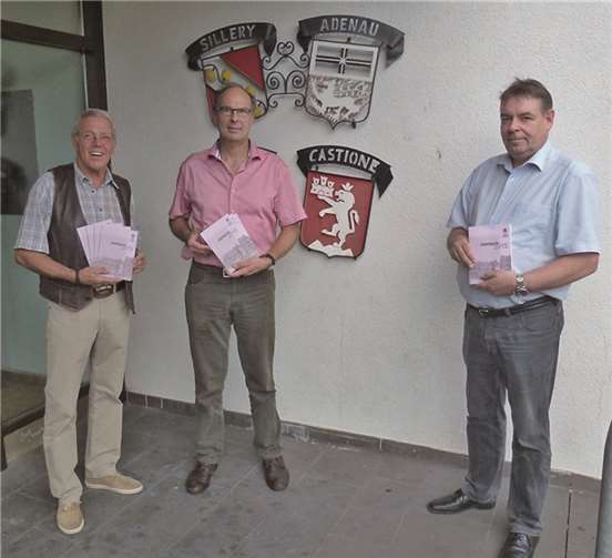 Stadtbürgermeister und Beigeordnete sind sich sicher: Das Jahrbuch ist wieder ein gelungener Auszug aus Vergangenheit und Gegenwart.privat