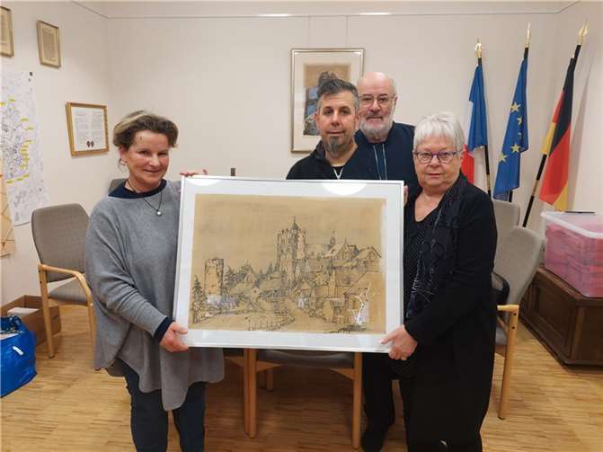 Stadtbürgermeisterin Claudia Schneide nahm das Gemälde jetzt entgegen.  Foto: Monika Georgi