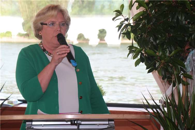Christian Zock erhielt den Ritterschlag Stadtbürgermeisterin Gabriele Hermann-Lersch begrüßte die Schlemmer-Reisenden mit einer netten Rede.