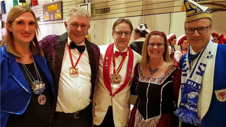 Stadtbürgermeisterkandidatin Silke Billker (2. von rechts) dankt allen Aktiven, die sich im Karneval engagieren. Foto: privat