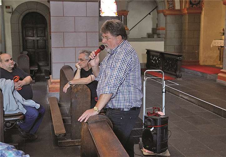 Stadtführer Peter Rott gab einige interessante Informationen zur Stadtgeschichte und den historischen Gebäuden. privat