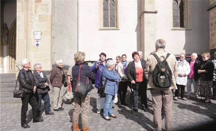 Stadtführer Walter Meurer hielt viel Interessantes für die 32 Delegierten bereit. privat