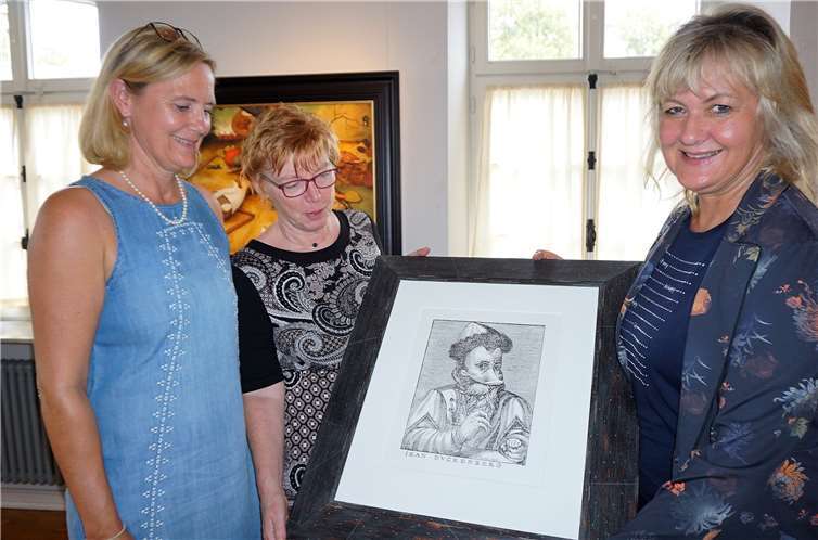 Stadtgalerie Leiterin Benita Roos, Stadtmarketing Chefin Petra Neuendorf und Duckomenta Geschäftsführerin Anke Doepner gaben Hintergründe zur Ausstellung .Fotos: FF