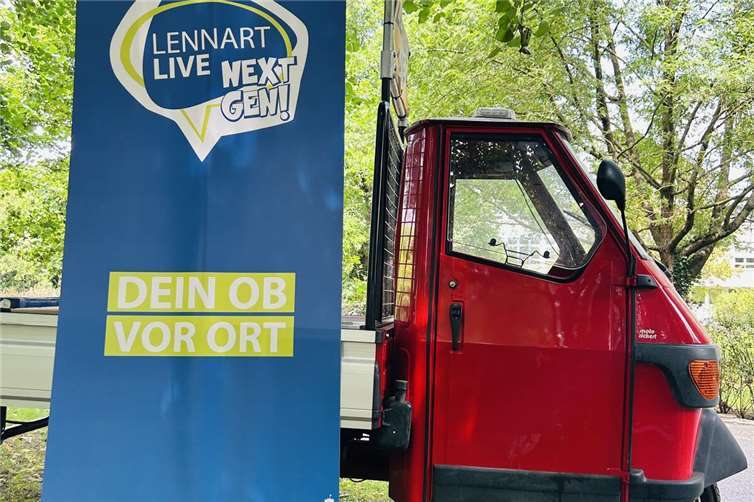 Stadtgespräch mit Campingstuhl und Cola – Jugend im direkten Dialog mit OB Lennart Siefert.  Foto: Mira Bind / Stadtverwaltung Lahnstein